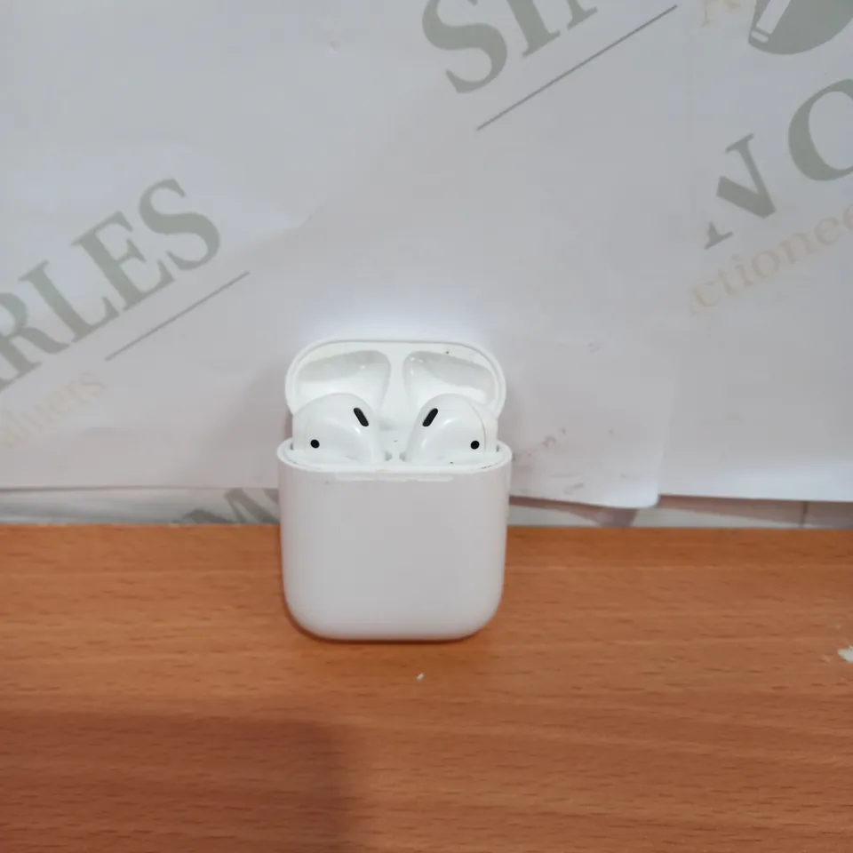 APPLE AIRPODS