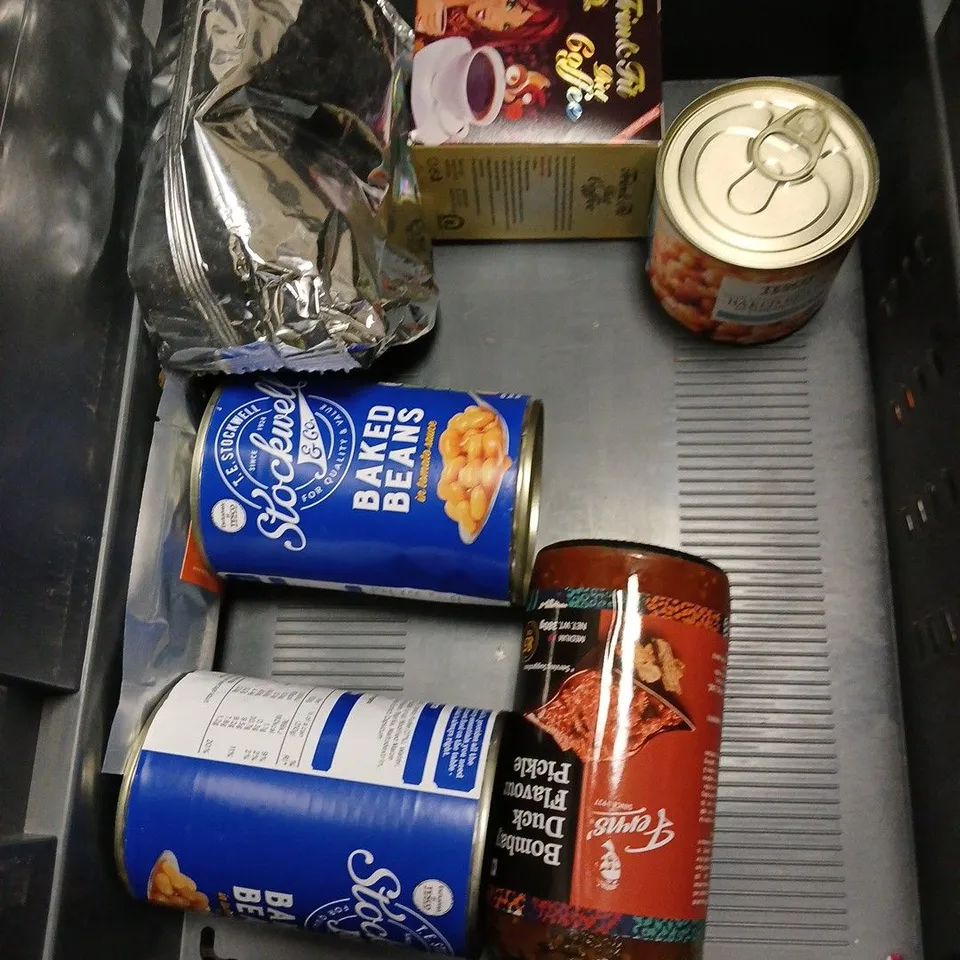 APPROXIMATELY 10 ASSORTED FOOD ITEMS TO INCLUDE - LIMDT BUGS & BEES CHOCOLATE - CANDY KITTENS WILD STRAWBERRY - OCEAN SPRAY CRANBERRY JUICE - ETC