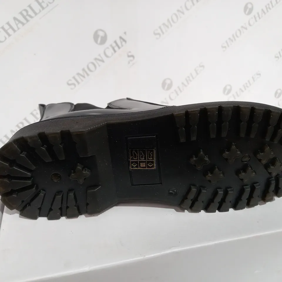 BOXED BLACK LEATHER BOOTS - SIZE UK 7