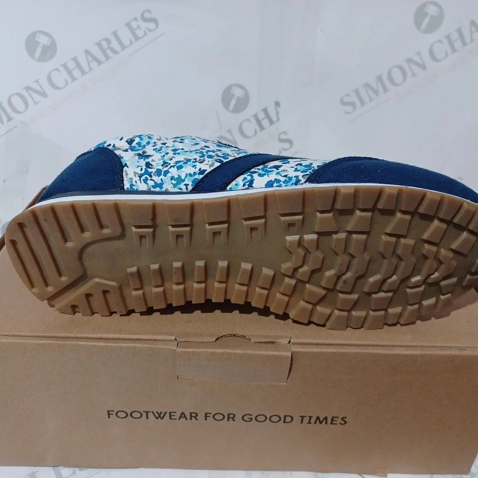 BOXED JOE BROWNS MIDSUMMER TRAINERS- UK 5