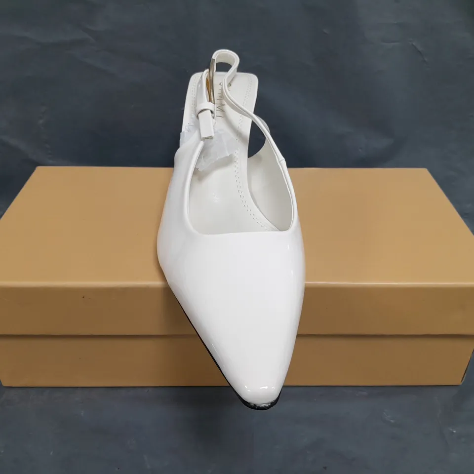 BOXED PAIR OF SIMMI LONDON JUNE POINTED TOE HEELED SLINGBACK SHOES IN OFF WHITE SIZE UK 5