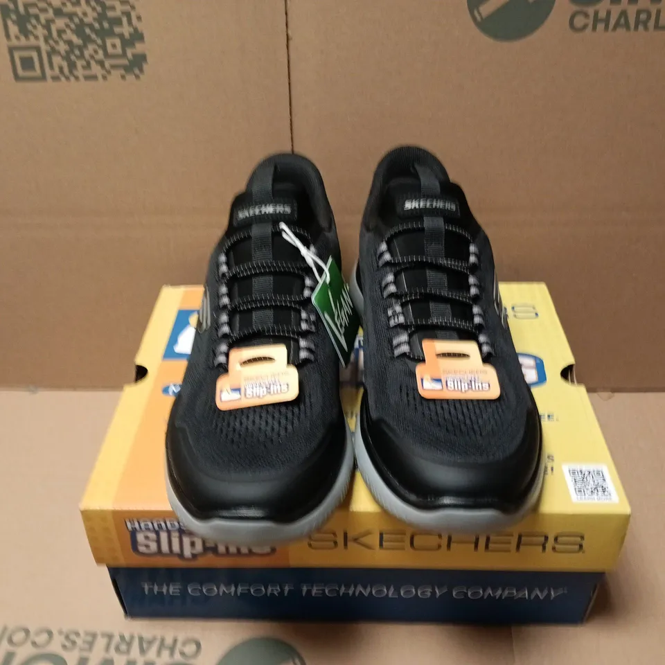 BOXED PAIR OF SKECHERS SUMMITS TOP RATE TRAINERS IN BLACK - UK 7