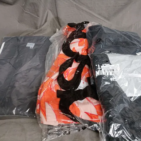LARGE BOX OF APPROXIMATELY 20 ASSORTED CLOTHING ITEMS IN VARIOUS SIZES, STYLES AND COLOUR