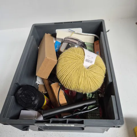TOTE OF APPROXIMATELY 12 ASSORTED ITEMS TO INCLUDE: GEL DIFFUSERS