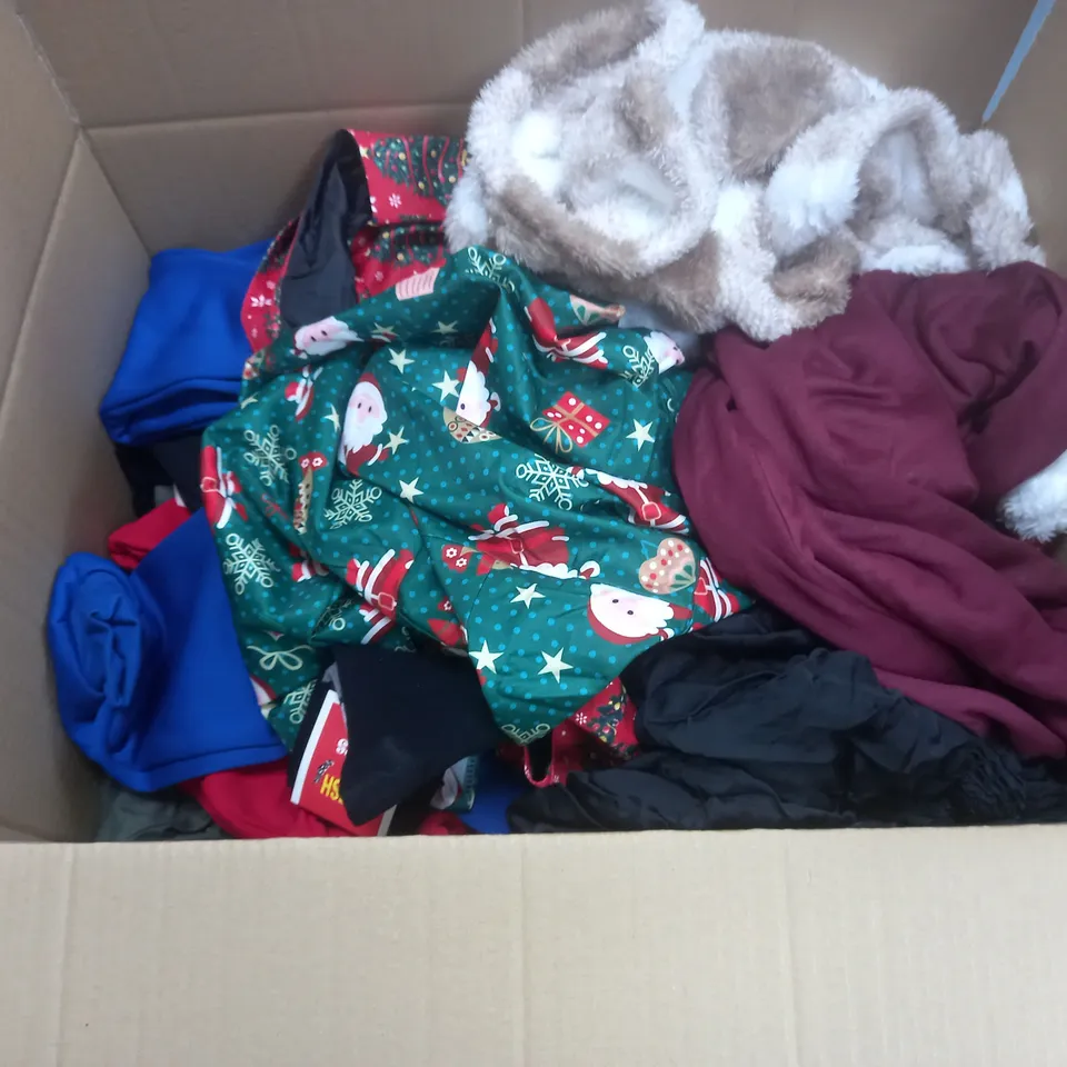 LARGE QUANTITY OF ASSORTED CLOTHING ITEMS TO INCLUDE ASOS AND PRETTYLITTETHING