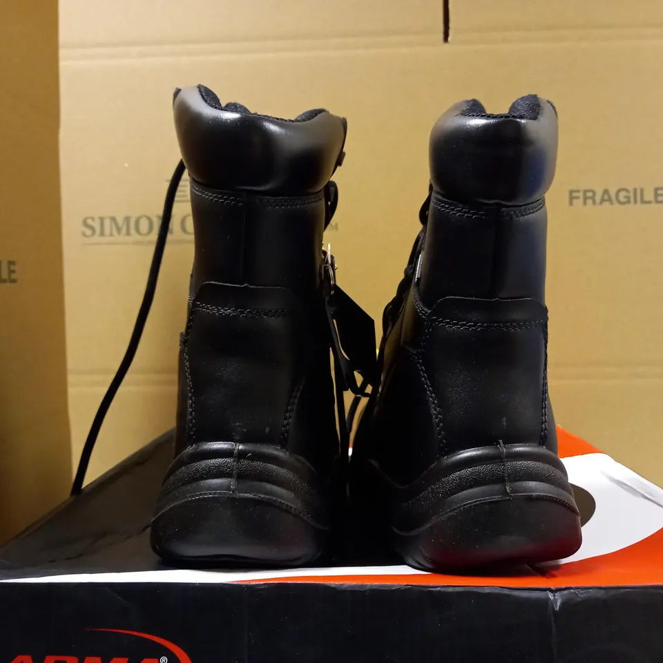 BOXED PAIR OF ARMA BLACK SAFETY FOOTWEAR - SIZE 9