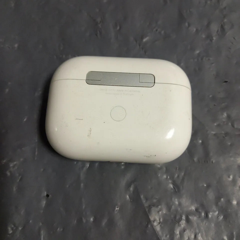 PAIR OF APPLE AIRPODS PRO IN WHITE