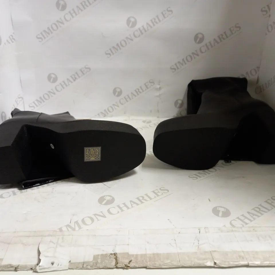 LAMODA SLICK NICKS PLATFORM KNEE HIGH BOOTS 