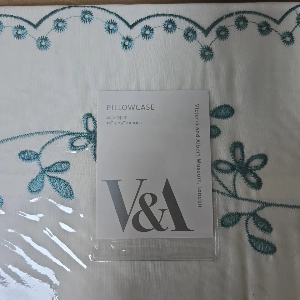 V&A KING DUVET COVER SET WITH 2X PILLOWCASE – BLUE FLORAL, VICTORIA & ALBERT MUSEUM, LONDON