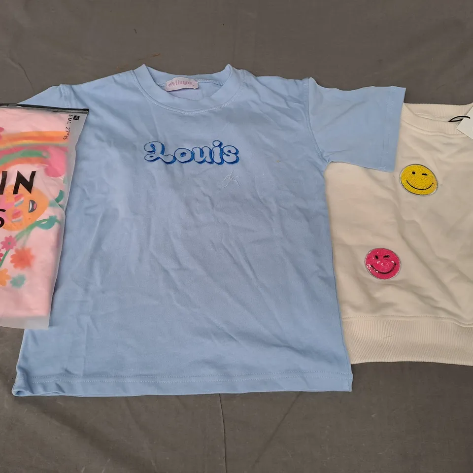 BOX OF APPROXIMATELY 20 ASSORTED KIDS CLOTHING AND FASHION ITEMS IN VARIOUS STYLES AND SIZES TO INCLUDE SHEIN, MINNI, ZARA SMILEY WORLD, ETC