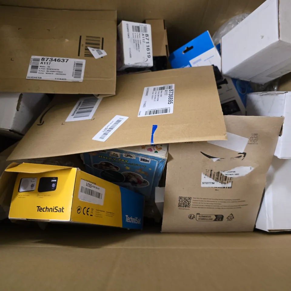 BOX OF APPROXIMATELY 20 ASSORTED BROKEN ITEMS TO INCLUDE - BOULT W20 WIRELESS EARBUDS , 4 WAY 2 EXTENSION LEAD , TECHNISAT VOILA 2 ETC