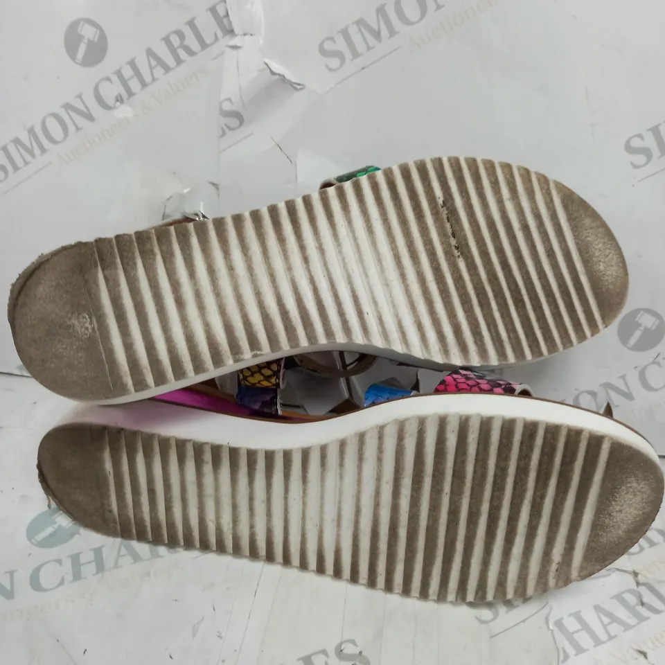 MODA IN PELLE RAINBOW SANDAL SIZE 7