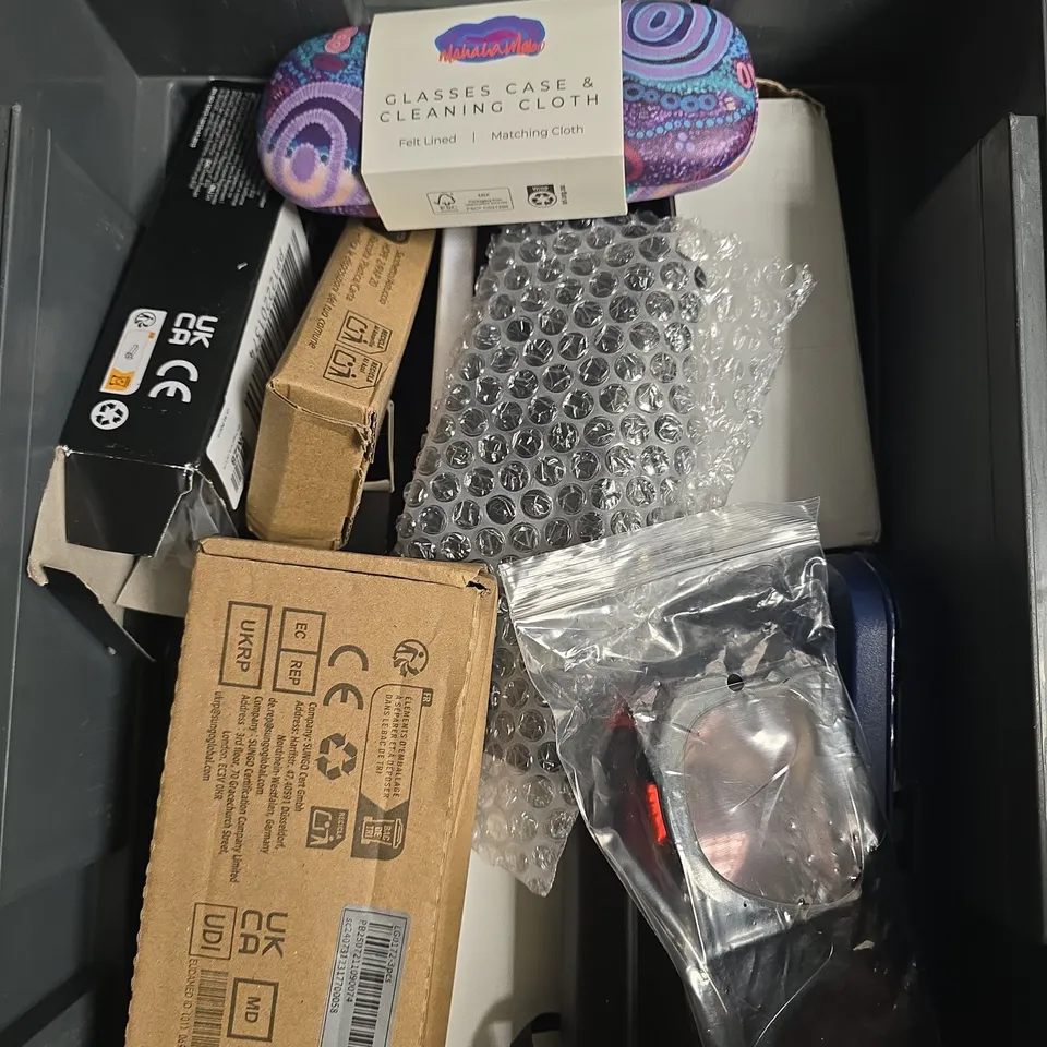 APPROXIMATELY 10 ASSORTED GLASSES/SUNGLASSES IN VARIOUS DESIGNS 
