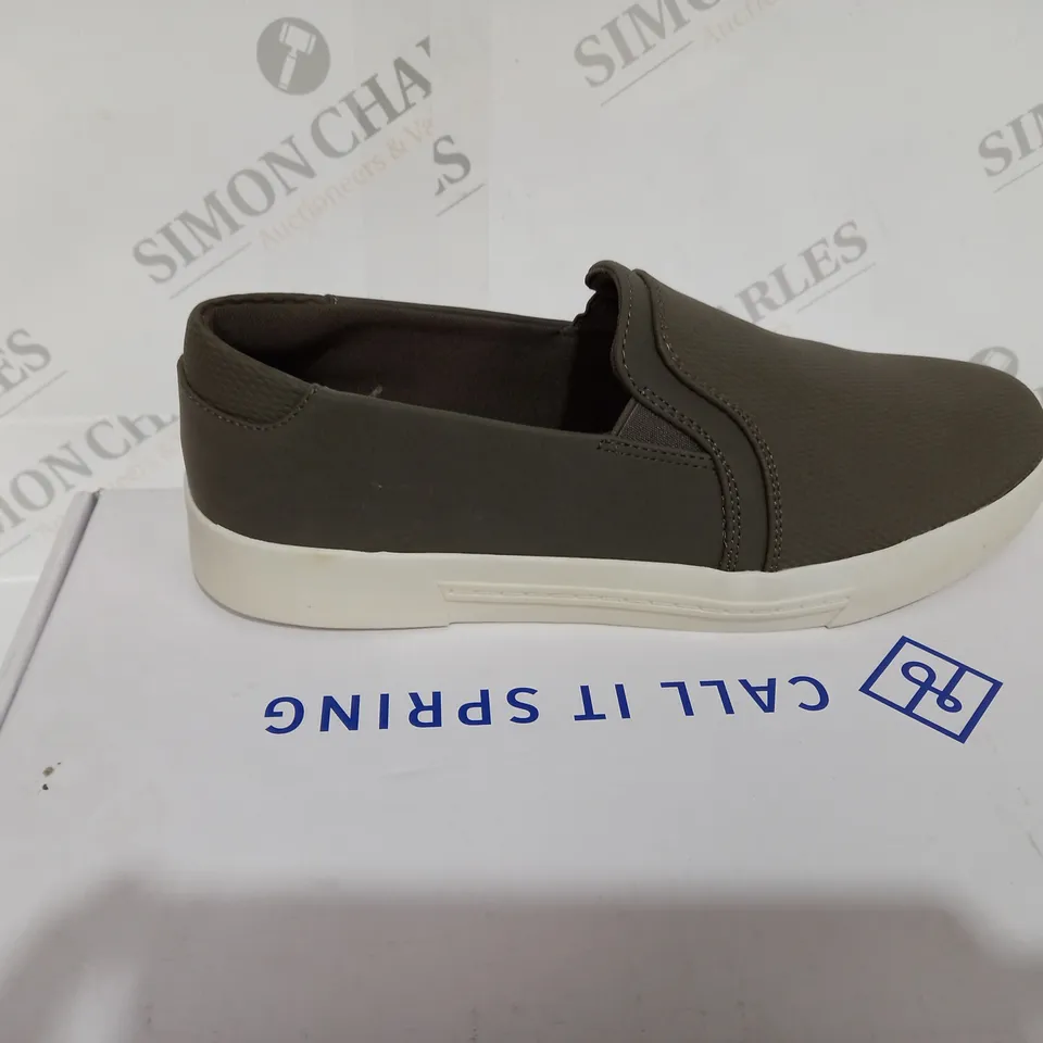 BOXED NORTHELLE CALL IT SPRING GREY SLIP ON SHOES - SIZE 6.5