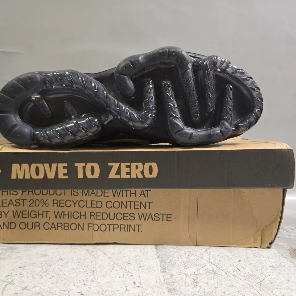 BOXED PAIR OF NIKE AIR VAPORMAX 2023 FK SHOES IN BLACK/WHITE SIZE UK 10