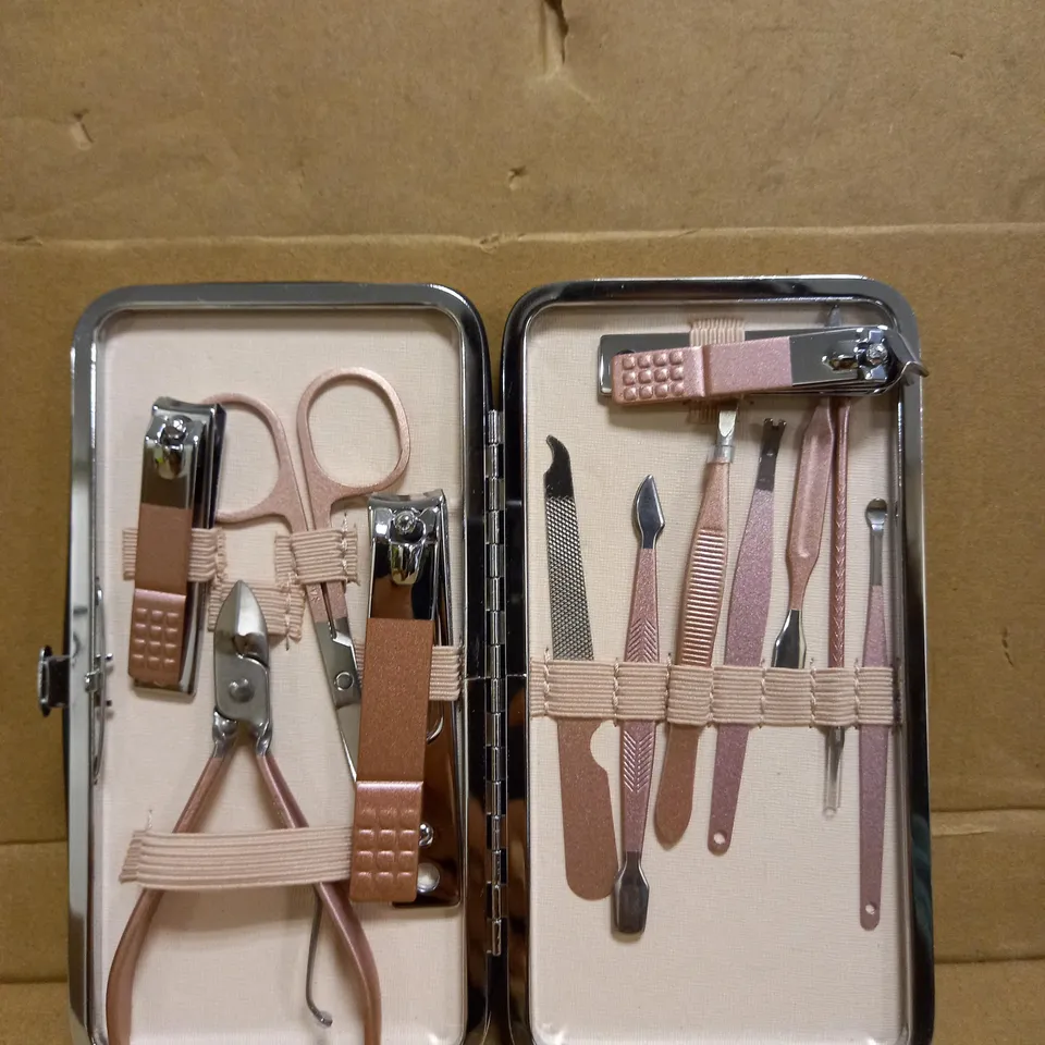 MANICURE SET & NAIL CLIPPER SET