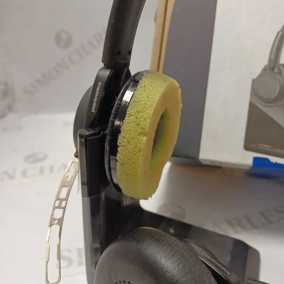 PLANTRONICS ON-EAR HEADSET 