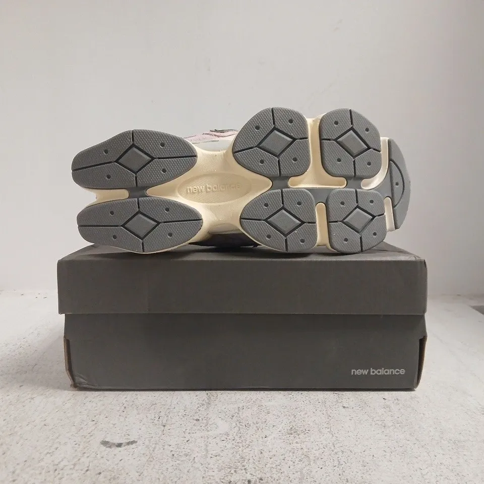 BOXED PAIR OF NEW BALANCE 9060 TRAINERS IN PINK/GREY SIZE UK 7