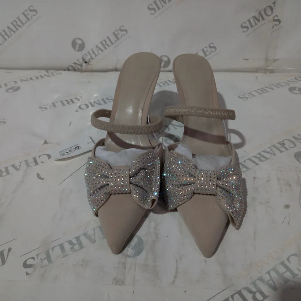 H&M CREAM HEELS WITH BOW SIZE 5