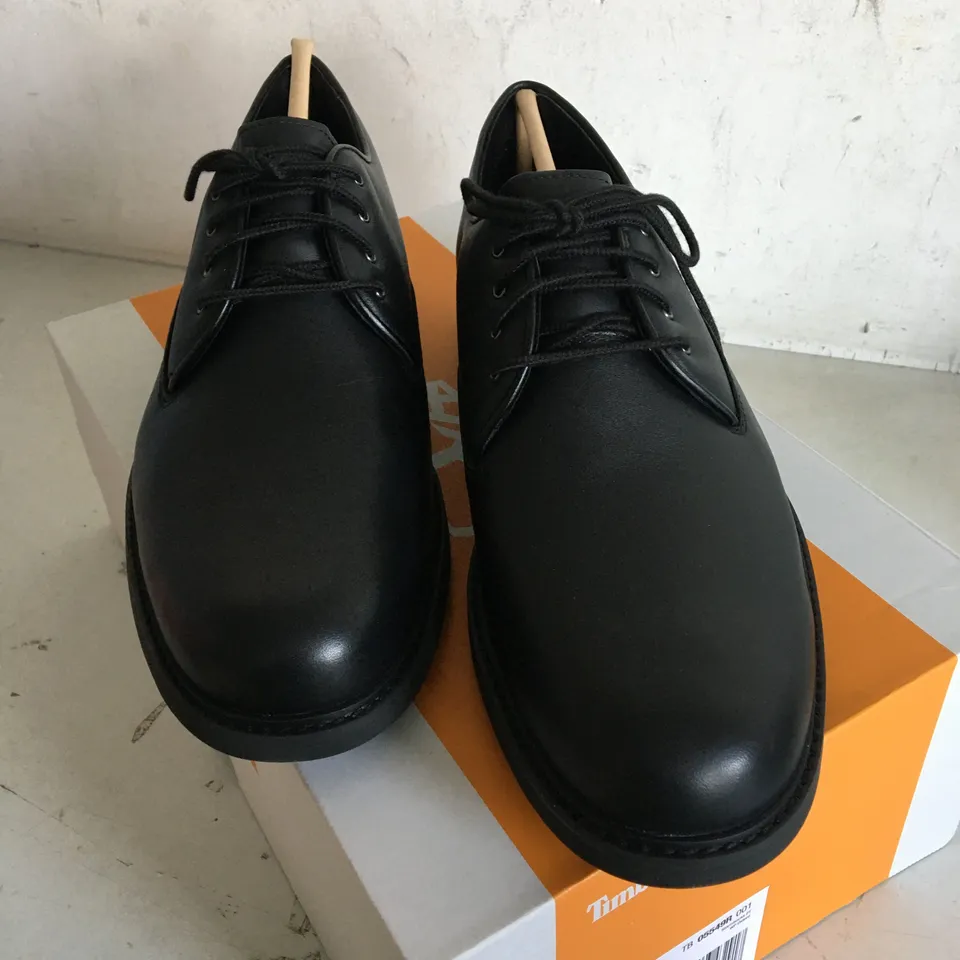 BOXED PAIR OF SIZE 10 TIMBERLAND STORMBUCKS WATERPROOF OXFORD BLACK FULL GRAIN SHOES 