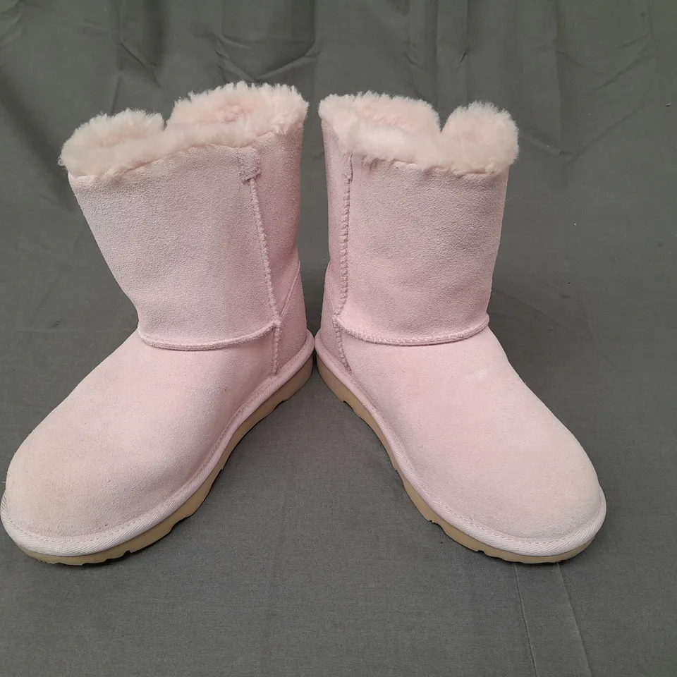 PAIR OF UGG BOOTS IN PALE PINK SIZE UK 3