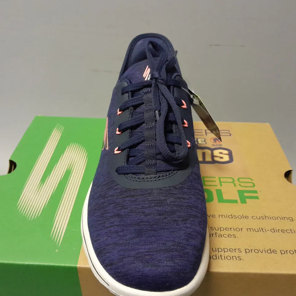 BOXED PAIR OF SKECHERS WOMENS GO GOLF WALK TRAINERS IN NAVY/PINK - UK 5