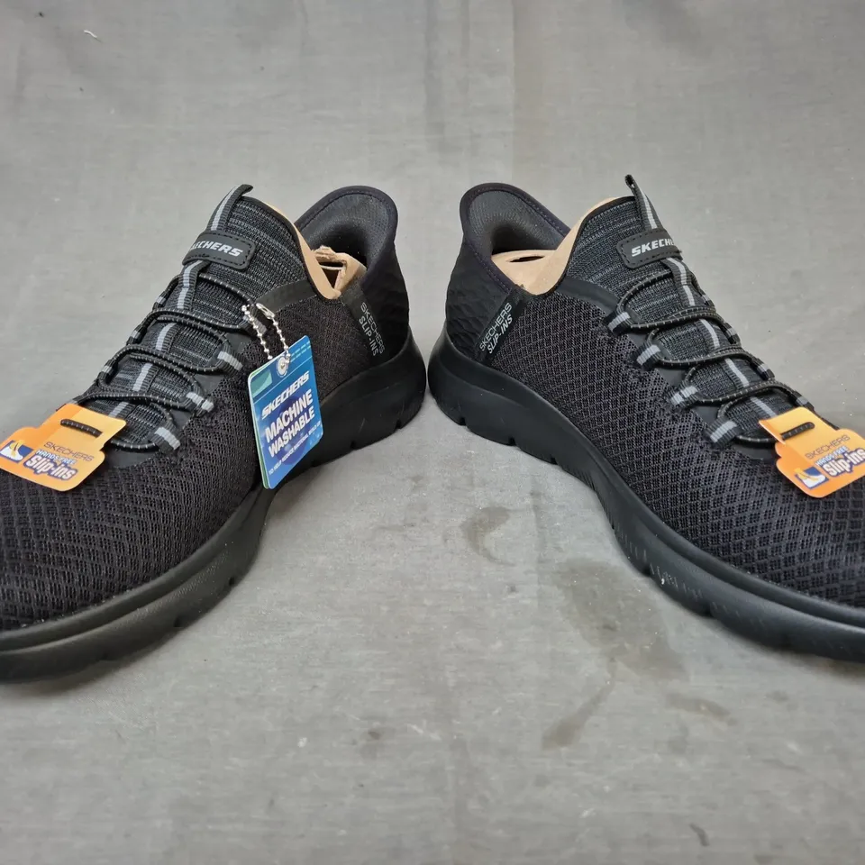 BOXED PAIR OF SKECHERS SLIP-ON SHOES IN BLACK UK SIZE 9