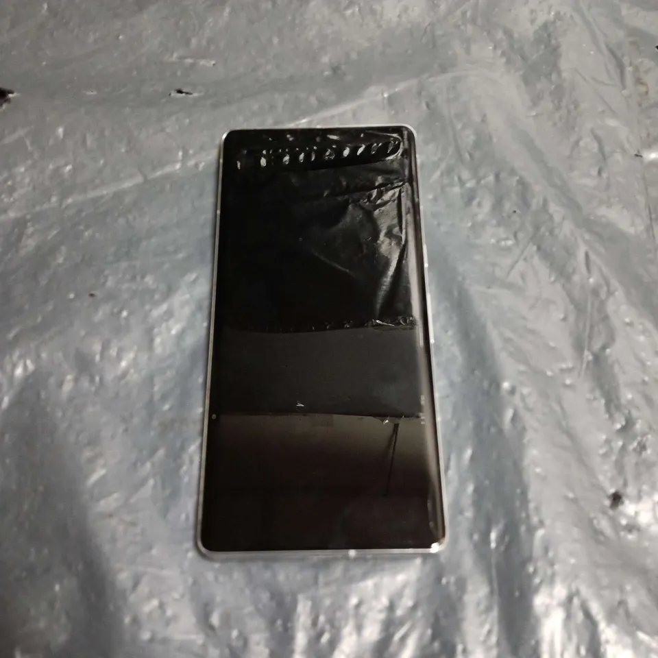 GOOGLE PIXEL 7 PRO 256GB UNLOCKED - WHITE