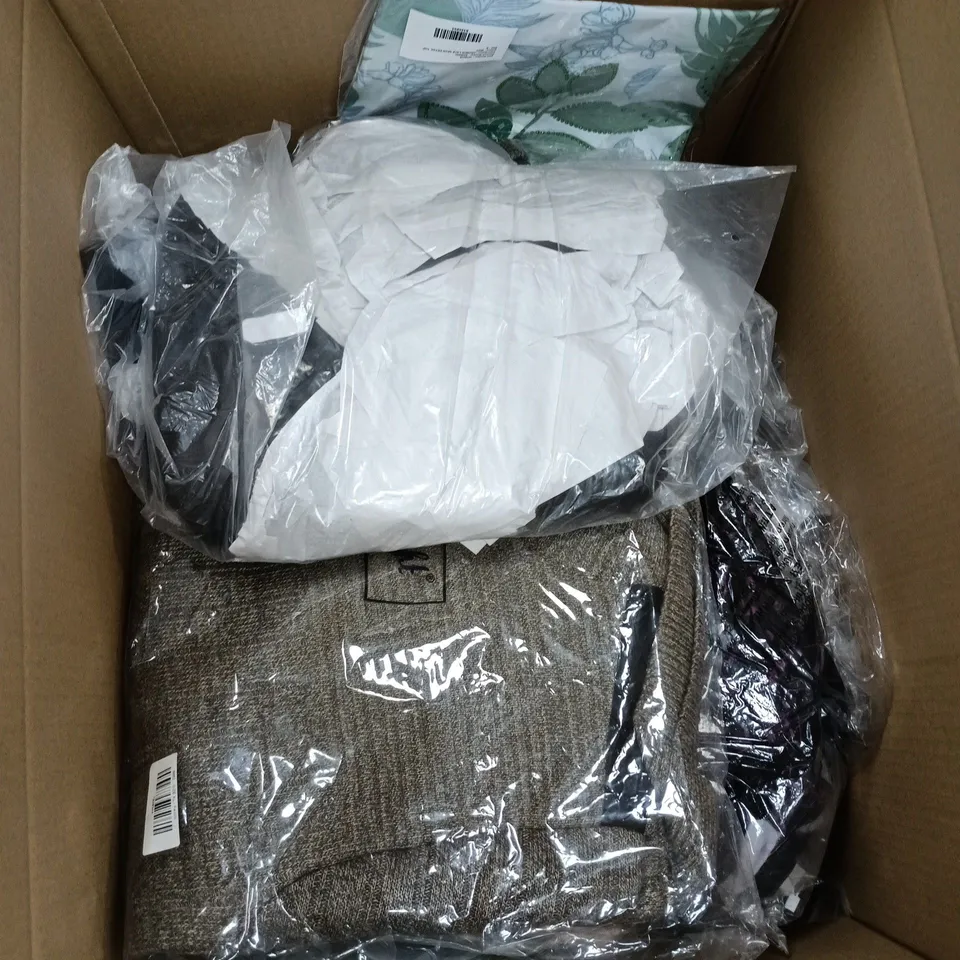 BOX OF APPROXIMATELY 25 ASSORTED CLOTHING ITEMS TO INCLUDE ANAMOR, & MAISI, CHRALOTTE WEST ETC