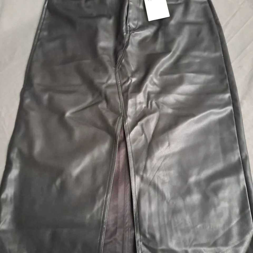 ONLY LOW FRONT SPLIT FAUX LEATHER SKIRT, SIZE M