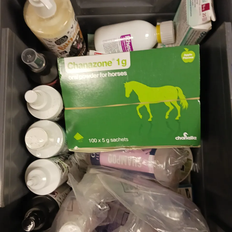 APPROXIMATELY 20 ASSORTED PET CARE PRODUCTS TO INCLUDE BUGALUGS ITCHY SKIN SPRAY, BEAPHAR WORM CLEAR, ON DEFENCE SPOT-ON SOLUTION ETC 