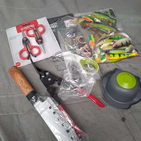 APPROXIMATELY 20 ASSORTED HOUSEHOLD PRODUCTS TO INCLUDE KITCHEN SCISSORS, UTENSILS, DETAIL SCISSORS ETC 