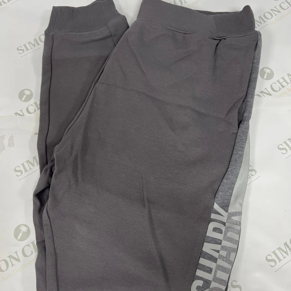 GYMSHARK TRAINING JOGGERS IN GREY SIZE LARGE