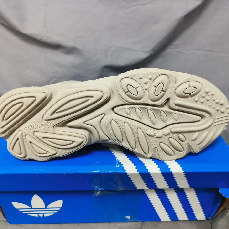 BOXED OZWEEGO ADIDAS SNEAKERS – BEIGE/OFF-WHITE, MEN'S FOOTWEAR