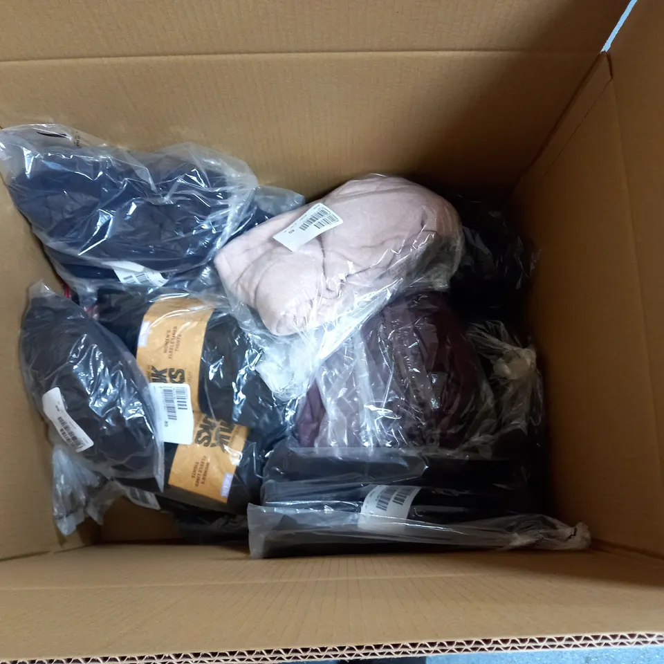 APPROXIMATELY 20 ASSORTED LADIES CLOTHING IN VARIES SIZES, COLOURS AND STYLES