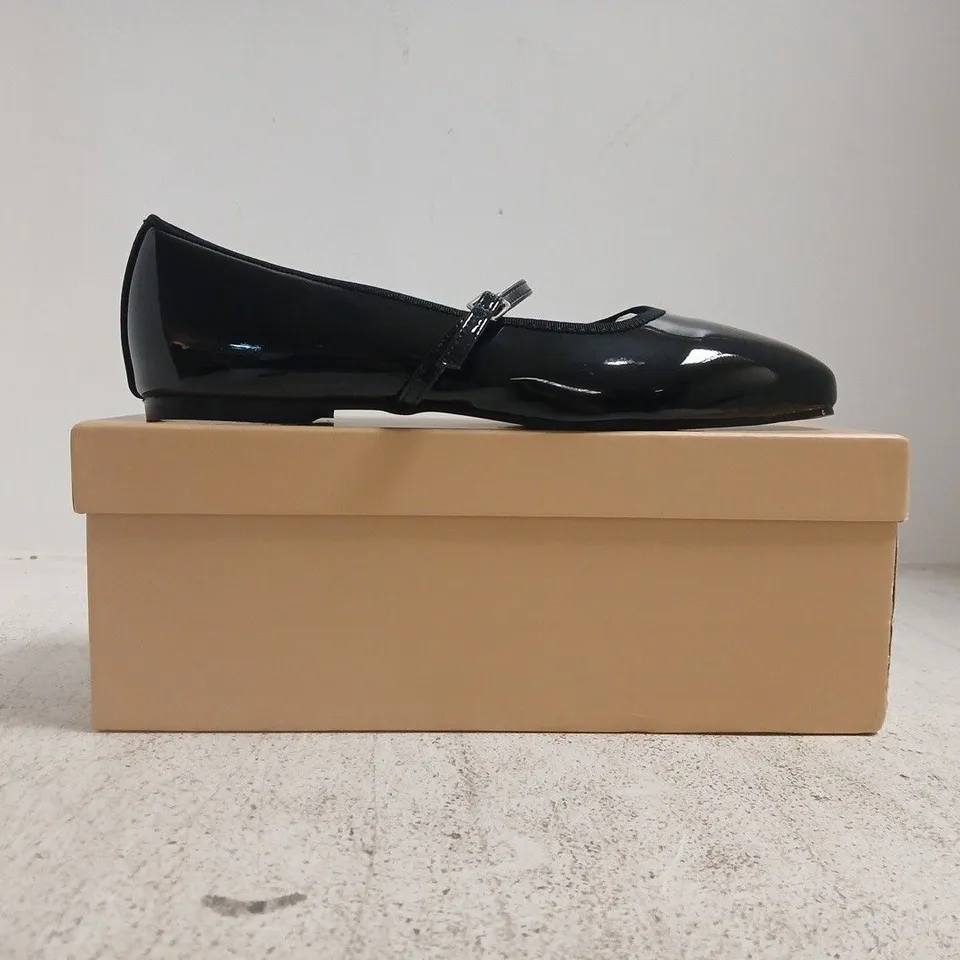 BOXED PAIR OF SIMMI LONDON SHOES IN GLOSSY BLACK SIZE UK 7