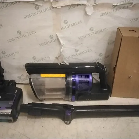 BOXED SHARK CORDLESS STICK VACUUM IZ390UKTQ