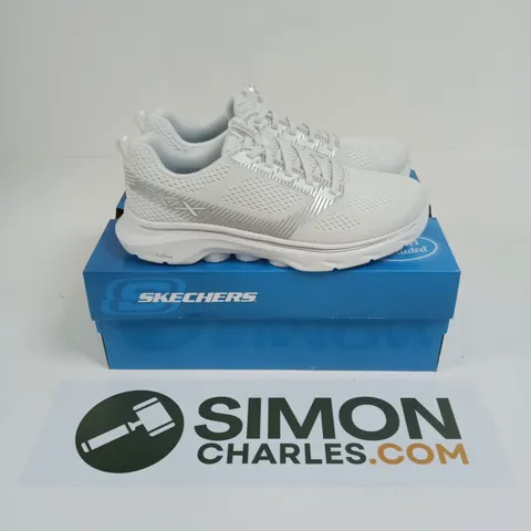 BOXED PAIR OF SKECHERS GO WALK 7 TRAINERS IN WHITE - UK 6