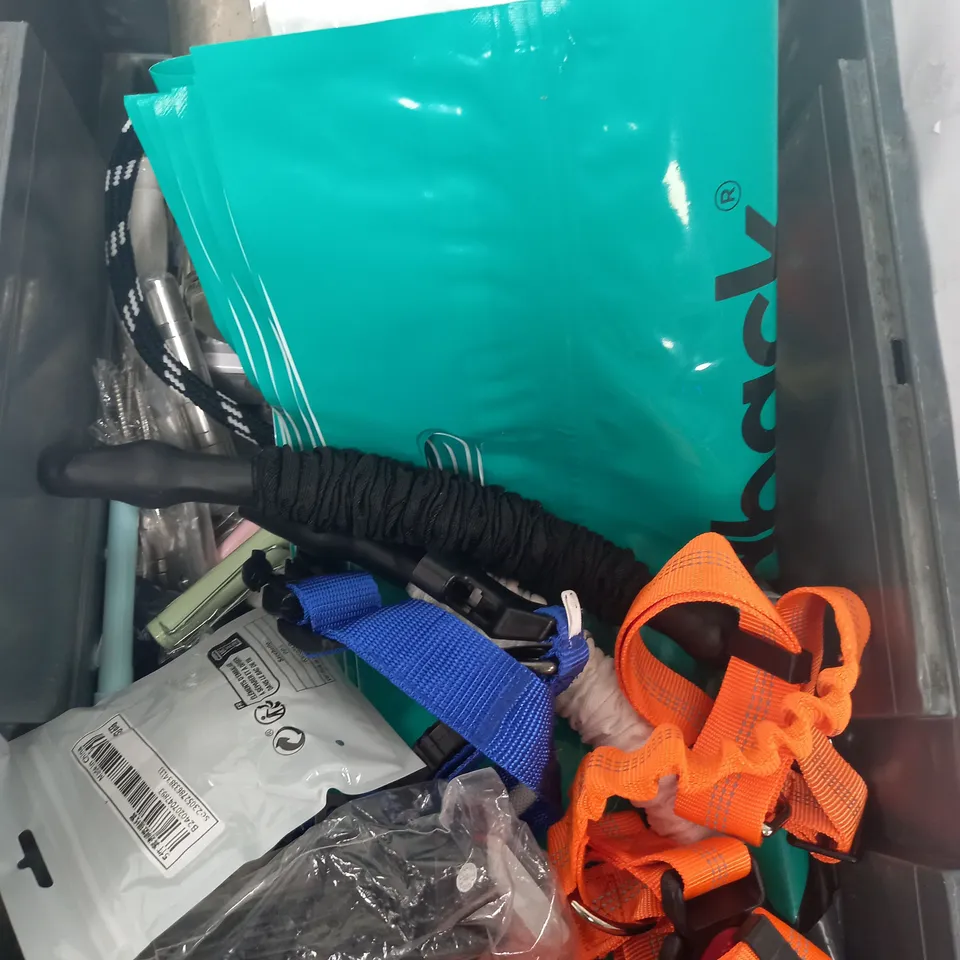 TOTE OF APPROX 20 ASSORTED HOUSEHOLD ITEMS TOO INCLUDE ALARMS , LUGGAGE TAGS , RAT AND MOUSE KILLER , ETC 