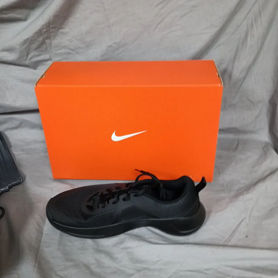 NIKE BLACK RUNNING SHOES – BOXED - UK 11.5