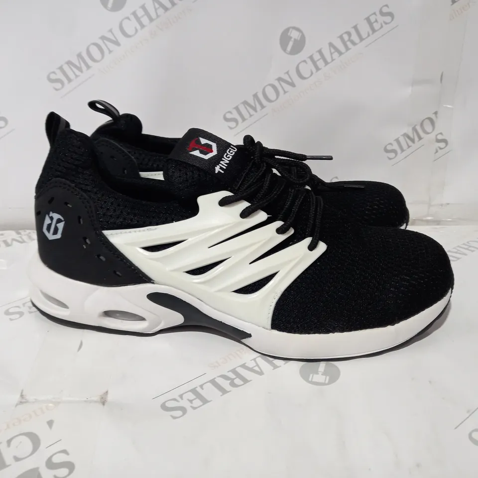 TINGGU BLACK TRAINERS SIZE 43