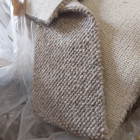 ROLL OF QUALITY DECO PLAINS - PUTTY CARPET // SIZE UNSPECIFIED