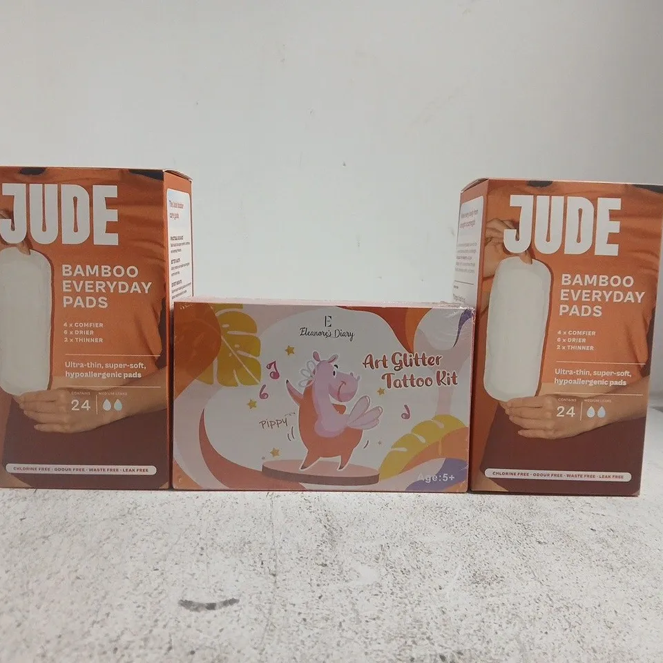 APPROXIMATELY 12 ASSORTED COSMETIC ITEMS INCLUDING VARIOUS MAKES AND BRANDS - COLLECTION ONLY