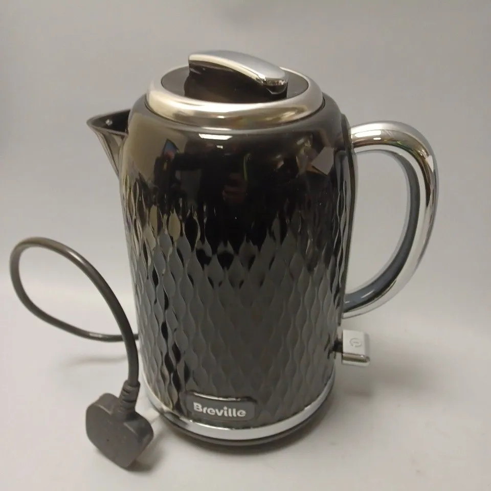 BOXED BREVILLE CURVE COLLECTION KETTLE IN BLACK RRP £39