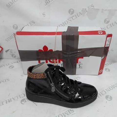 BOXED PAIR OF RIEKER HIGH TOP TRAINERS IN BLACK SIZE 6