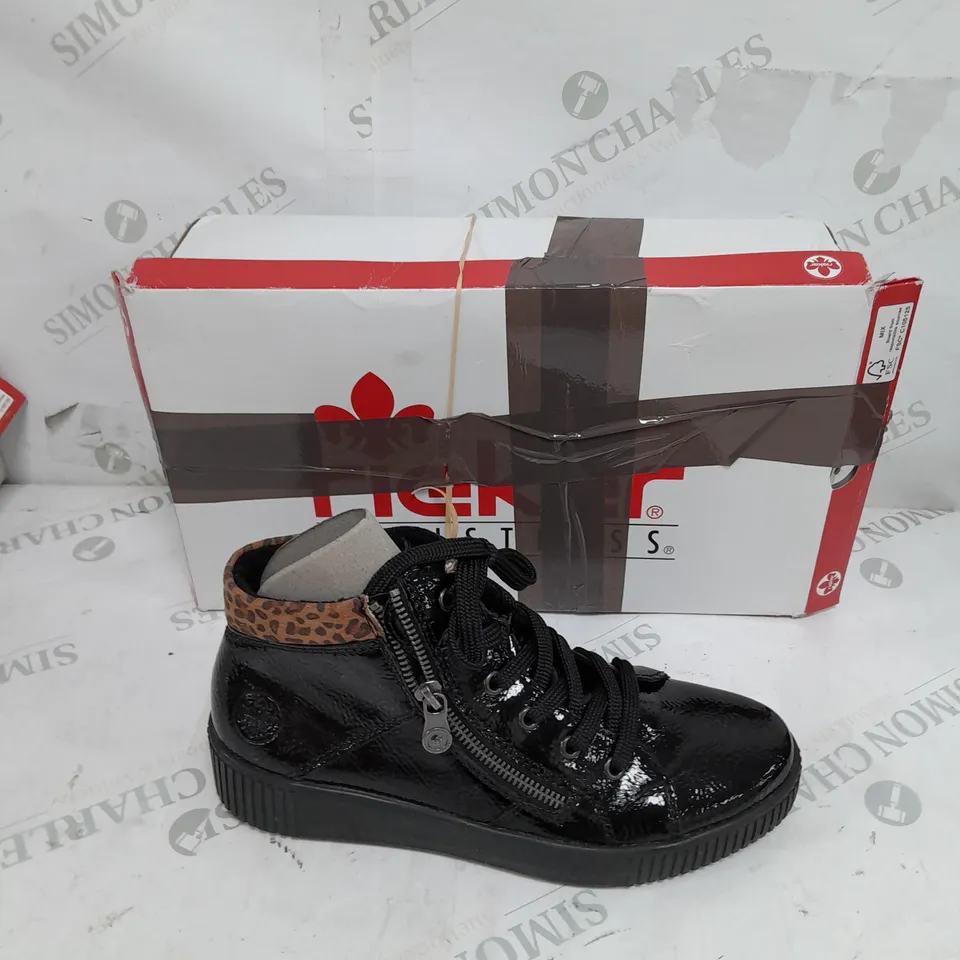 BOXED PAIR OF RIEKER HIGH TOP TRAINERS IN BLACK SIZE 6