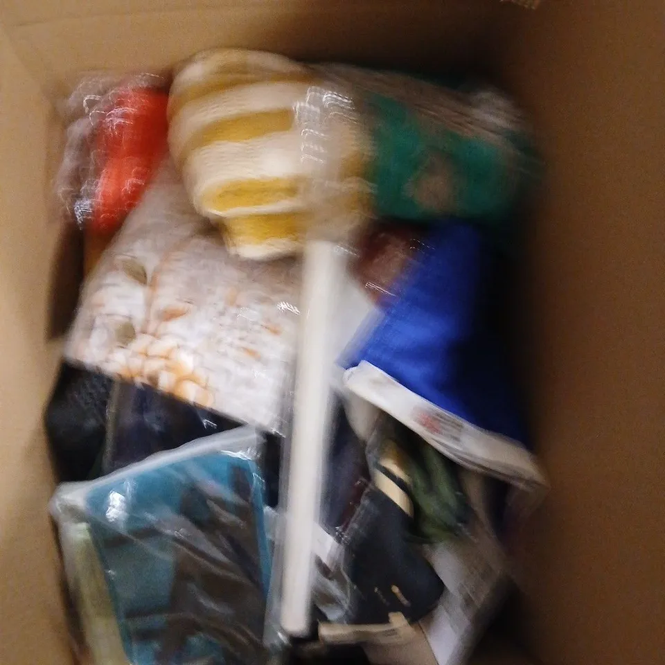 BOX OF APPROXIMATELY 15 ASSORTED HOUSEHOLD ITEMS
