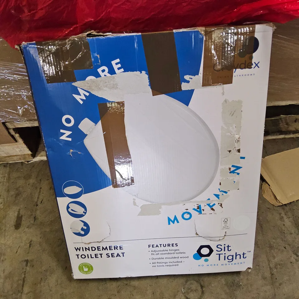 PALLET OF ASSORTED ITEMS TO INCLUDE, EXTENDING LADDER, DOUBLE AIRFRYER, TOILET SEAT,  LAUNDRY HAMPER, 