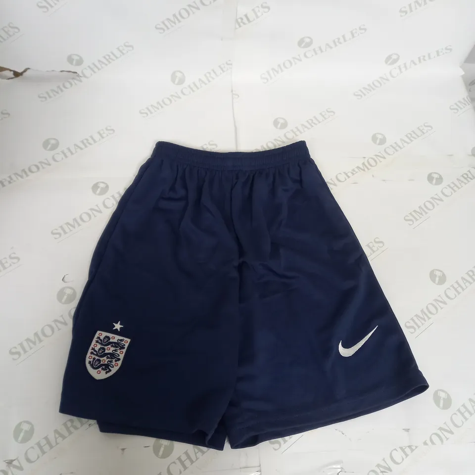 ENGLAND FC HOME SHIRT AND SHORTS SIZE 28