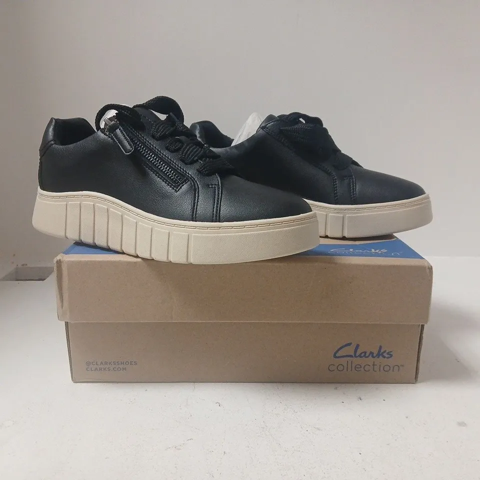 BOXED PAIR OF CLARKS MYKAH JOY SHOES IN BLACK/CREAM SIZE 6.5